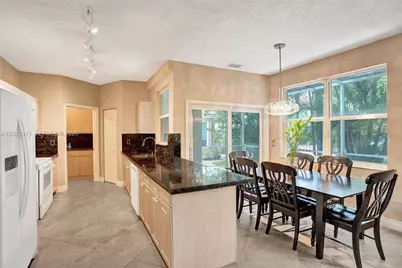 9308 NW 8th Cir, Plantation, FL 33324 - Photo 10