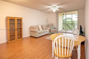 8363 Lake Dr, Doral, FL 33166 - Photo 10