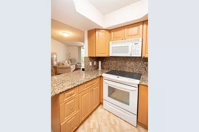 8363 Lake Dr #504, Doral, FL 33166 - Photo 4