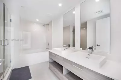 1300 S Miami Ave #1705, Miami, FL 33130 - Photo 6