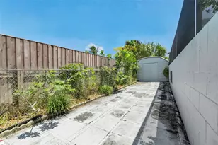 201 NE 57th Ct, Oakland Park, FL 33334 - Photo 42