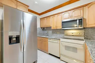 201 NE 57th Ct, Oakland Park, FL 33334 - Photo 18
