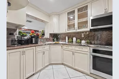 7961 W 6th Ave, Hialeah, FL 33014 - Photo 12