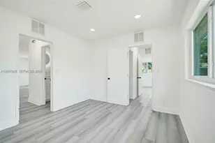2343 NW 28th St, Oakland Park, FL 33311 - Photo 8