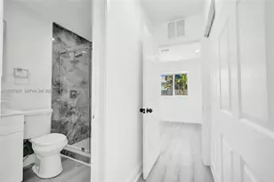 2343 NW 28th St, Oakland Park, FL 33311 - Photo 10