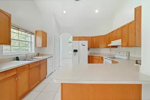 25 Ludlam Dr, Miami Springs, FL 33166 - Photo 14