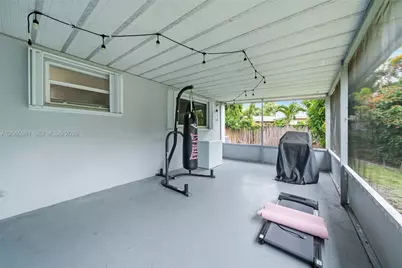 6414 SW 7th St, Pembroke Pines, FL 33023 - Photo 24