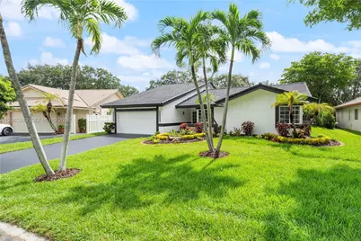 695 NW 107th Ln, Coral Springs, FL 33071 - Photo 2