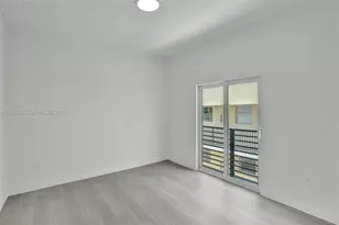 1567 NW 1st St, Miami, FL 33125 - Photo 10
