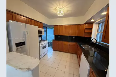 485 S Shore Dr, Miami Beach, FL 33141 - Photo 4