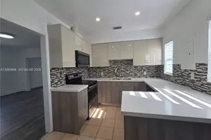 6240 SW 21st St (Upstairs), Miami, FL 33155 - Photo 2