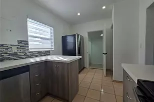 6240 SW 21st St (Upstairs), Miami, FL 33155 - Photo 4