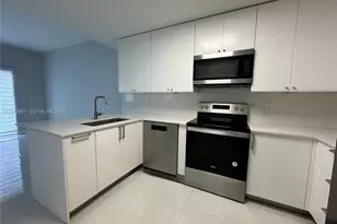11002 NW 83rd St, Doral, FL 33178 - Photo 6