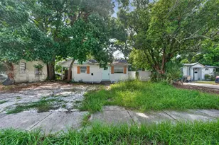 1752 42nd St S, Saint Petersburg, FL 33711 - Photo 14