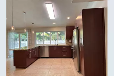 11907 Jennifer Way, Cooper City, FL 33026 - Photo 4