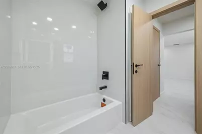 2415 NE 35th Dr, Fort Lauderdale, FL 33308 - Photo 28