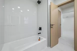 2415 NE 35th Dr, Fort Lauderdale, FL 33308 - Photo 28