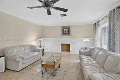 801 Ixora Ln, Plantation, FL 33317 - Photo 4