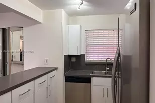 8893 Fontainebleau Blvd, Miami, FL 33172 - Photo 6