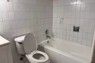8893 Fontainebleau Blvd, Miami, FL 33172 - Photo 12