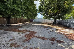 568 E 49th St, Hialeah, FL 33013 - Photo 8