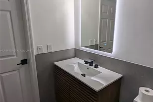 1155 Brickell Bay Dr, Miami, FL 33131 - Photo 26
