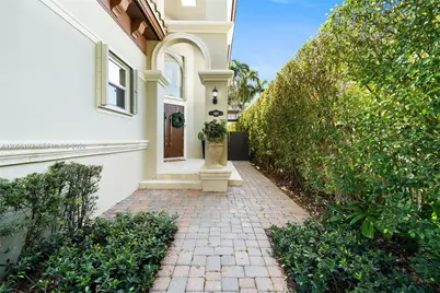 1490 Cleveland Rd, Miami Beach, FL 33141 - Photo 2