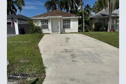 982 SW 9th Ct, Florida City, FL 33034 - Photo 2