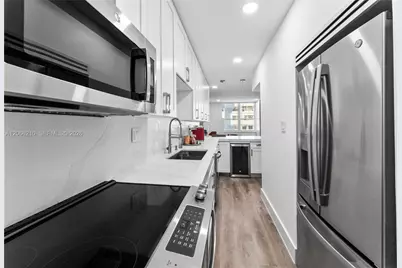 100 Lincoln Rd #301, Miami Beach, FL 33139 - Photo 14