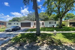 9301 SW 54th St, Cooper City, FL 33328 - Photo 6