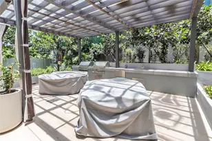 77 SE 5th St, Miami, FL 33131 - Photo 32