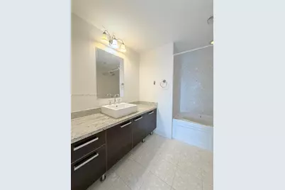 185 SW 7th St #3105, Miami, FL 33130 - Photo 12