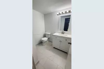 2750 W 63rd Pl #12-24, Hialeah, FL 33016 - Photo 10