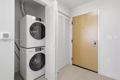 11 NE 6th St #710, Miami, FL 33132 - Photo 16