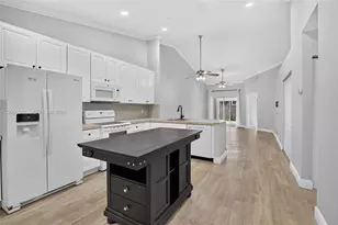 11065 NW 38th Pl, Sunrise, FL 33351 - Photo 6