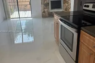 19630 Cypress Ct, Miami Lakes, FL 33015 - Photo 4