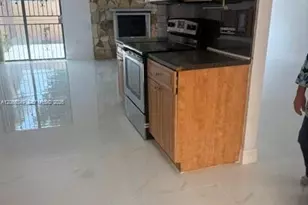 19630 Cypress Ct, Miami Lakes, FL 33015 - Photo 2