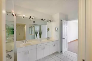 3530 Mystic Pointe Dr, Aventura, FL 33180 - Photo 16