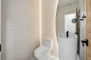 16203 NW 82nd Pl, Miami Lakes, FL 33016 - Photo 24