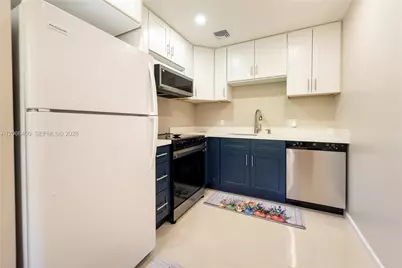 13250 SW 7th Ct #412L, Pembroke Pines, FL 33027 - Photo 4