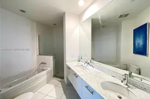 55 SE 6th St, Miami, FL 33131 - Photo 10