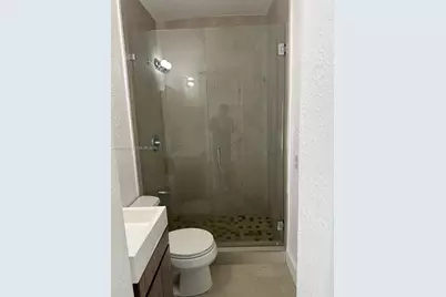 160 W 60th St #0, Hialeah, FL 33012 - Photo 8