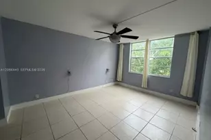 9420 Poinciana Pl, Davie, FL 33324 - Photo 10