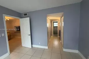 9420 Poinciana Pl, Davie, FL 33324 - Photo 12