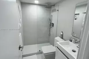 800 Claughton Island Dr, Miami, FL 33131 - Photo 18