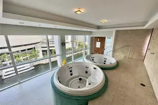41 SE 5th St, Miami, FL 33131 - Photo 18