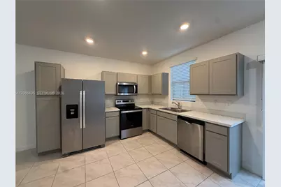 390 NE 12th St, Florida City, FL 33034 - Photo 6