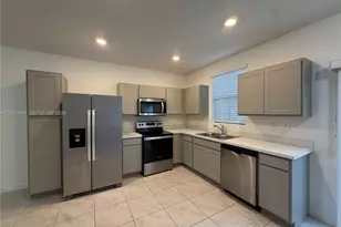 390 NE 12th St, Florida City, FL 33034 - Photo 6