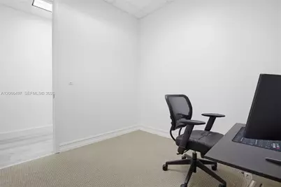 175 SW 7th St #1614, Miami, FL 33130 - Photo 12