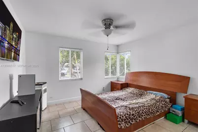 2721 NE 8th Ave, Pompano Beach, FL 33064 - Photo 16